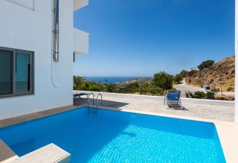 Sunset Maisonettes has Balcony rooms