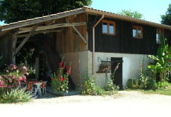 G  te Proche du Bassin d Arcachon allows 18 year olds to book a room