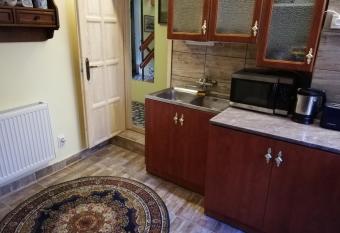 Royal Court Apartman - HU registered IntStud Apartman allows 18 year olds to book a room