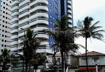 Apartamento Portal do Sol allows 18 year olds to book a room