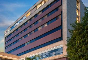 Hotel Sites Monter  a allows 18 year olds to book a room