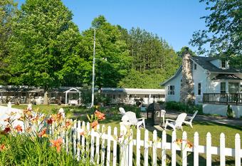 Peninsula Park-View Resort has Balcony rooms