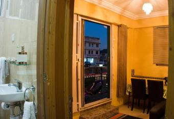 Jesiwa B s Little Palace has Balcony rooms