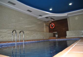 Hotel Junquera allows 18 year olds to book a room