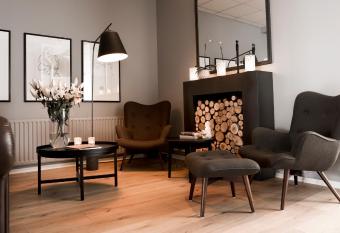 22 Hill Hotel allows 18 year olds to book a room