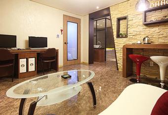 OHHO Hotel has rooms with a private hot tub