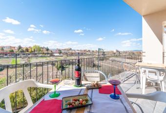 Albergue  has Balcony rooms