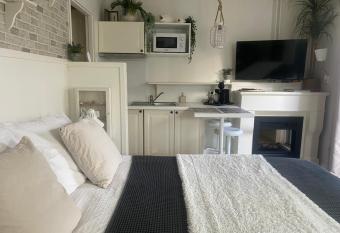 Beach Holiday Appartements allows 18 year olds to book a room