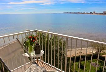 Apartamento Cabo Azul allows 18 year olds to book a room