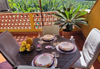 La Cuadra has Balcony rooms