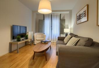 La Casa Gris allows 18 year olds to book a room