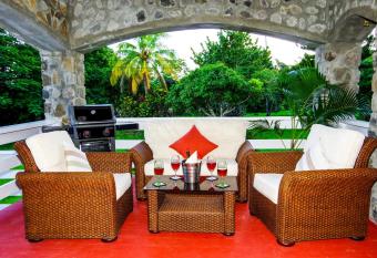 One Hamilton Place - Emerald has Balcony rooms