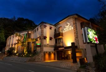 Hotel Lotus Nara (Adult Only) allows 18 year olds to book a room