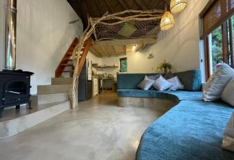 Frog Mountain Getaway has Balcony rooms