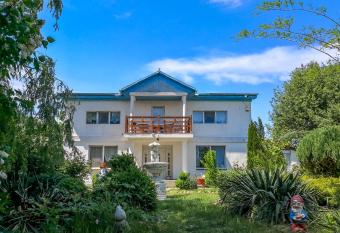 Perla Neagr   Lotus Spa allows 18 year olds to book a room