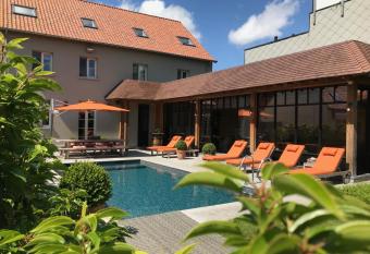 B&B d Oude Brouwerij allows 18 year olds to book a room