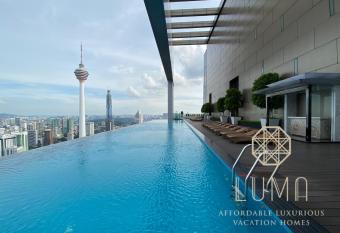 The Platinum Kuala Lumpur by LUMA has rooms with a private hot tub