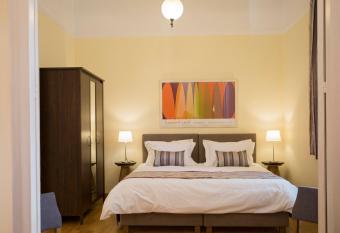 Acropolis Neoclassical Mansion has rooms with a private hot tub