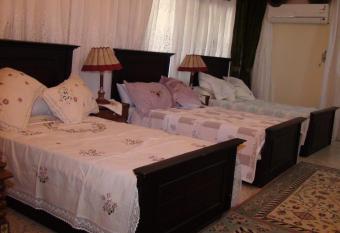 Grand Museum Guest House has rooms with a private hot tub