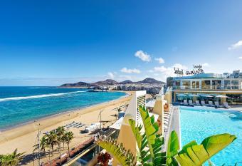 BULL Reina Isabel & SPA allows 18 year olds to book a room