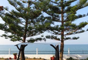 Frosso s Sea Apartments has Balcony rooms