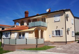 Willa Trojka has Balcony rooms