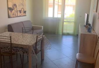 La piscina 2 has Smoking/Balcony rooms