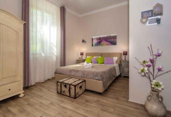 A due passi dalla torre allows 18 year olds to book a room