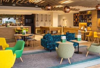 Holiday Inn - Leicester - Wigston, an IHG Hotel allows 18 year olds to book a room