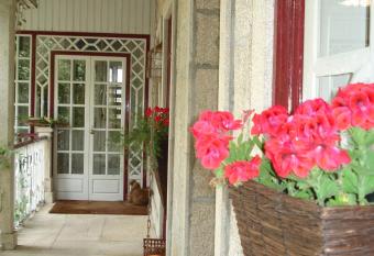 Casa d Aldeia de Souto de Lafoes allows 18 year olds to book a room