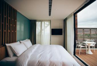 Onsense Villa has Balcony rooms