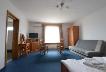 Hotel Maier has rooms with a private hot tub