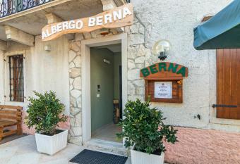 Albergo Berna has Balcony rooms