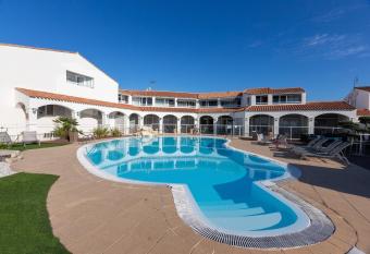 H  tel Restaurant Le Grand Large - Face    la plage - Ile de R   has Balcony rooms