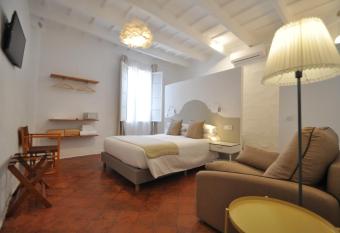 Port Antic Ciutadella by My Rooms Hotels allows 18 year olds to book a room