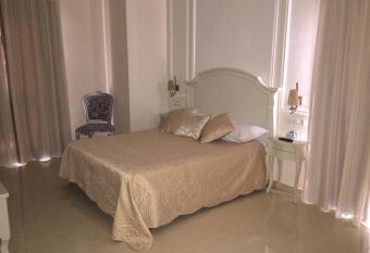 Hotel El Capricho has rooms with a private hot tub