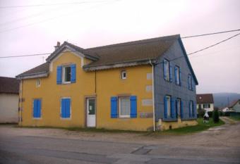 la ferme allows 18 year olds to book a room