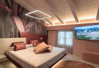 Il Giardino degli Angeli has rooms with a private hot tub