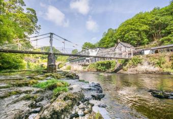 The Chainbridge Hotel has Balcony rooms