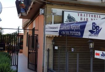 Guest House Lamezia Airport has Balcony rooms