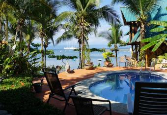 Cabinas Jimenez has Balcony rooms