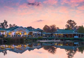 Oxbow Country Estate has Balcony rooms