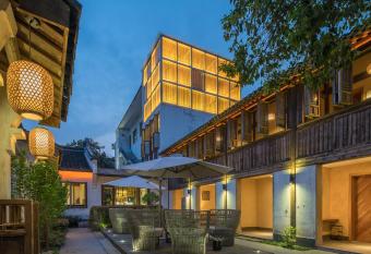 Floral Hotel    Yuexiang Inn Wuzhen has Balcony rooms