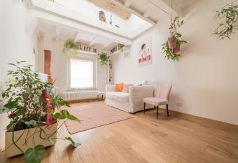 La Casina has Balcony rooms