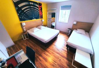 H  tel de la Gare - Restaurant Bistro Quai allows 18 year olds to book a room