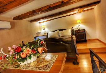 Casa Crown has Balcony rooms