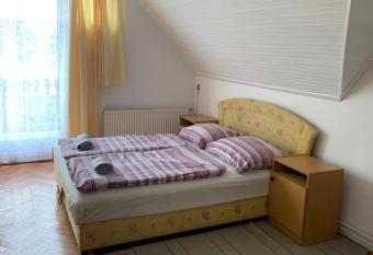 Kriszta Apartmanh  z has Balcony rooms