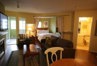 Times Square Suites Hotel allows 18 year olds to book a room