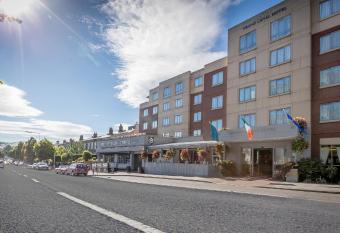 Grand Canal Hotel allows 18 year olds to book a room