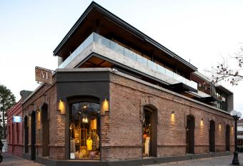 Maison Italia 1029 allows 18 year olds to book a room